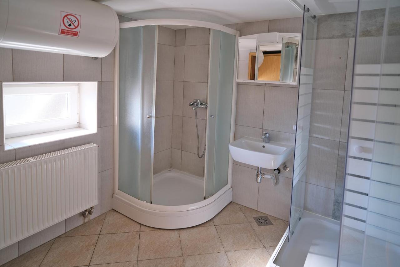 Sostanj Velenje Ravne Sobe Rooms Vrtacnik D O O Exterior foto