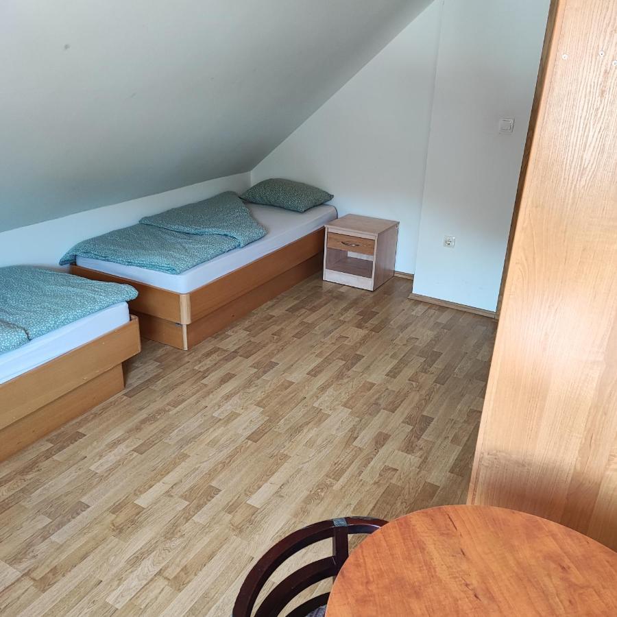 Sostanj Velenje Ravne Sobe Rooms Vrtacnik D O O Exterior foto
